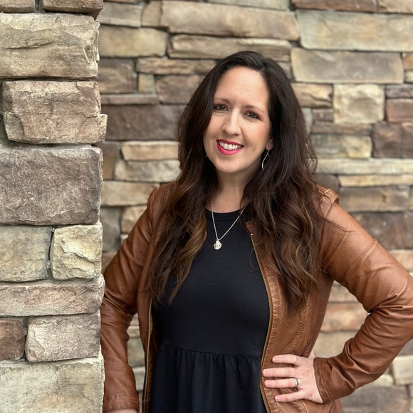 Meet your Posher, Jennifer - Picture 6 of 6